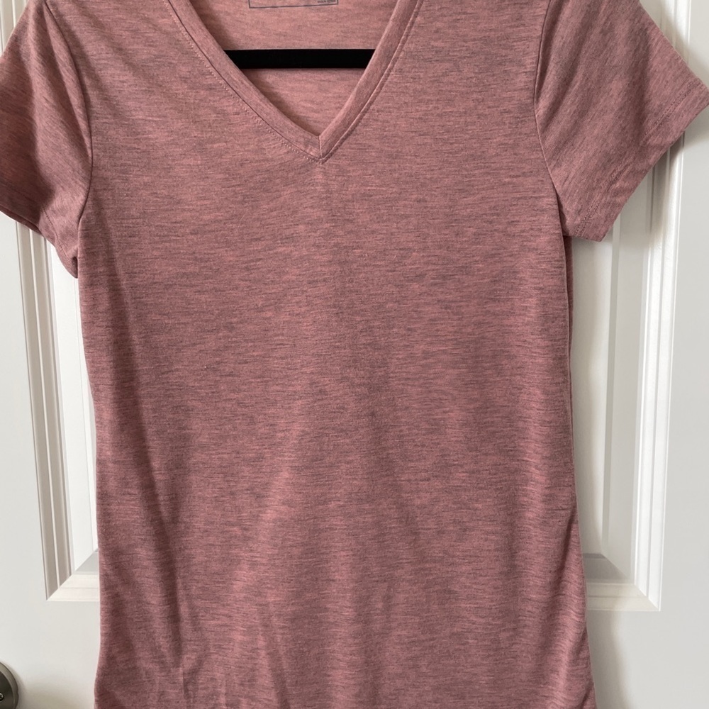Eddie Bauer size small pink/back short sleeve tee